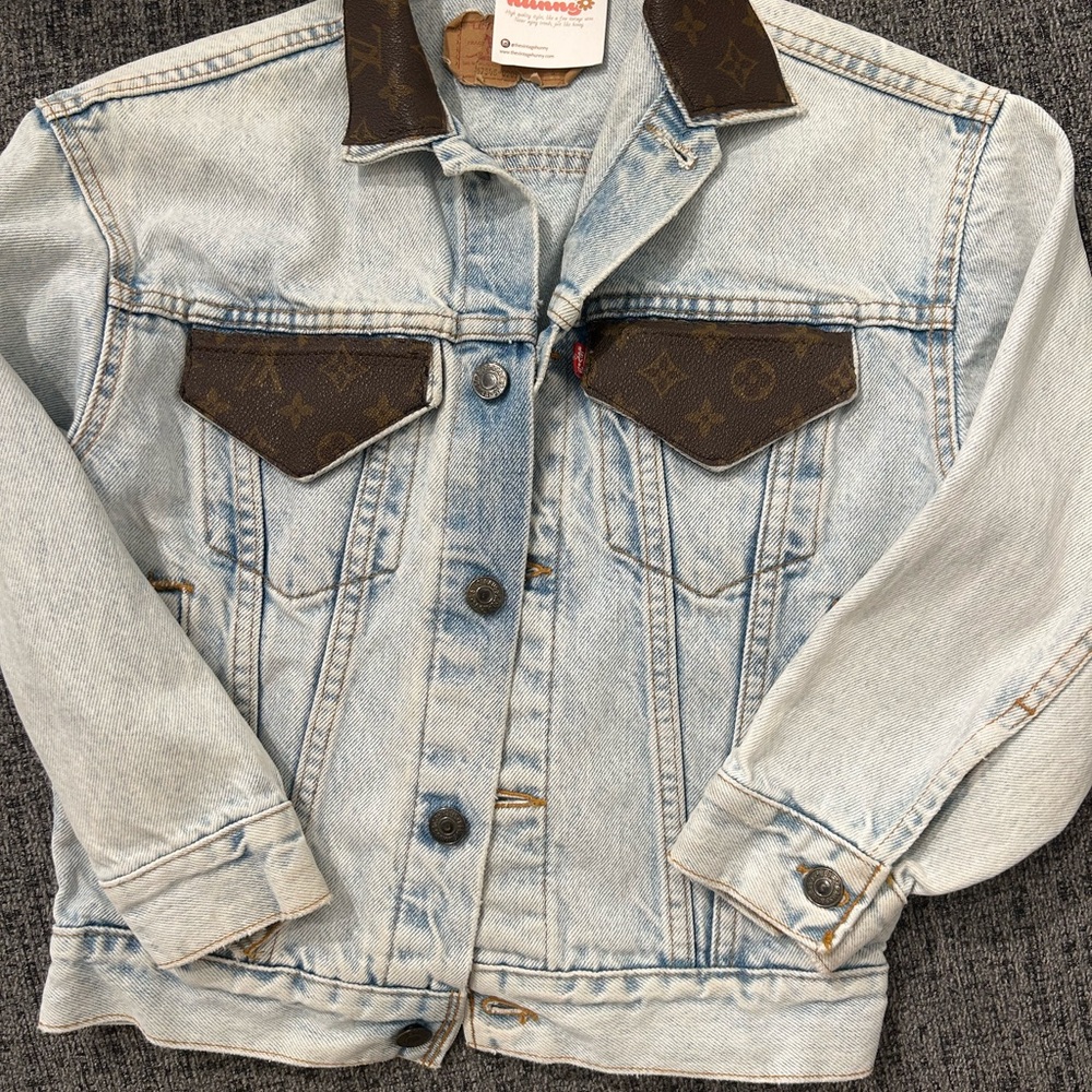 Levi's Light Wash Denim Jacket with Brown Monogram Trim - Picture 3 of 4